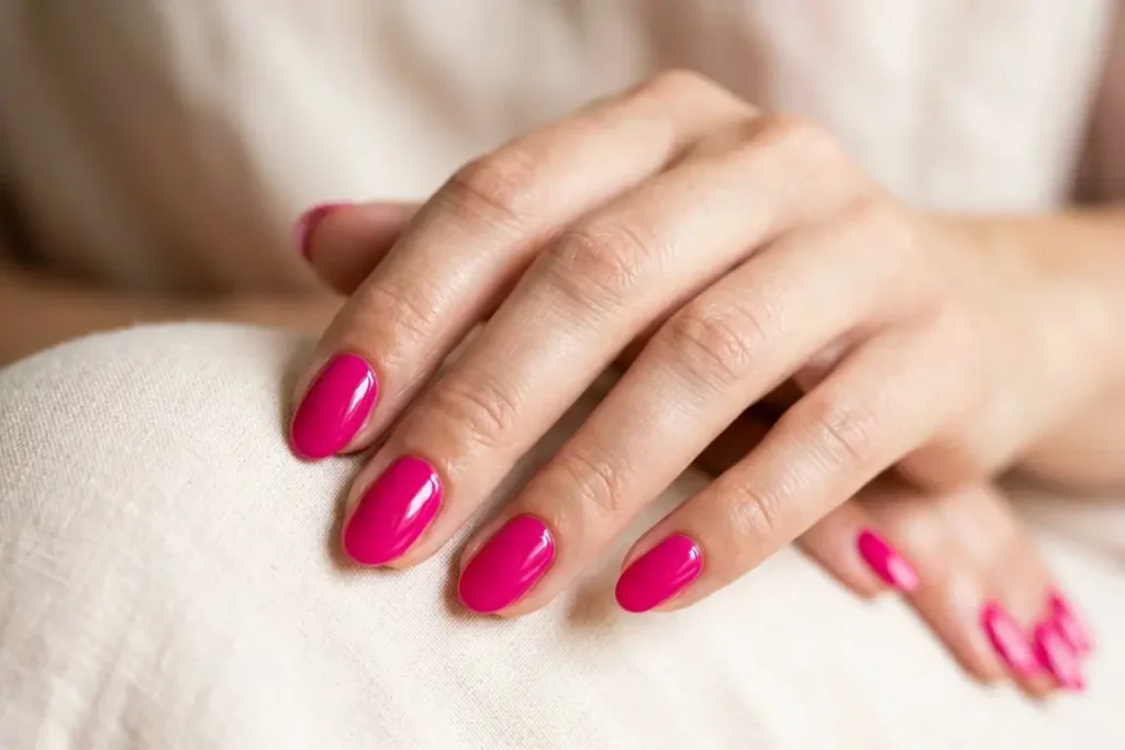 Fuchsia nail 